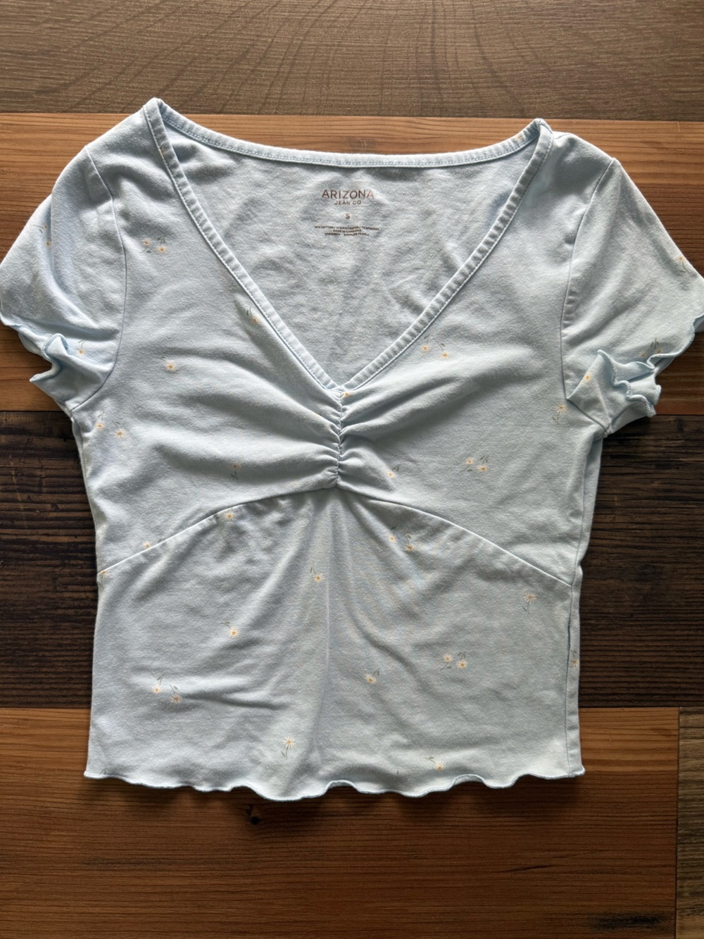 Arizona S Light Blue Floral Ruched V-Neck Short Sleeve Top Dainty Coquette